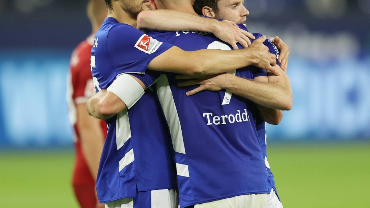 Schalke klettert auf Relegationsplatz