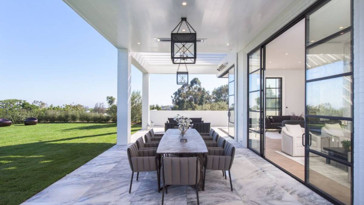 ...und anschließend am Gartentisch frühstücken