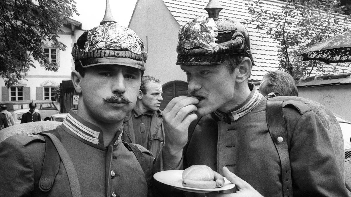 Auch auf der Kinoleinwand konnte man den Maier Sepp bewundern: In Ludwig Thomas Lausbubengeschichten nahm er zusammen mit Gerd Müller (l.) eine Nebenrolle ein