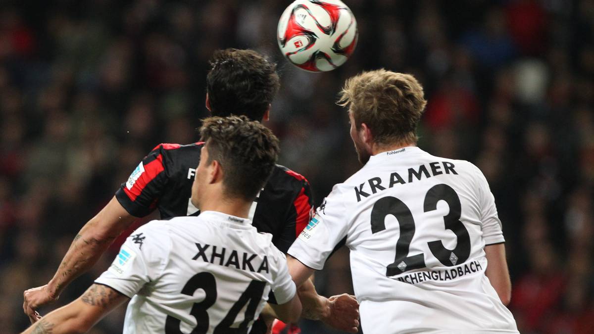 Doppelkopf-Verteidigung: Granit Xhaka und Kramer gegen Nelson Valdez 