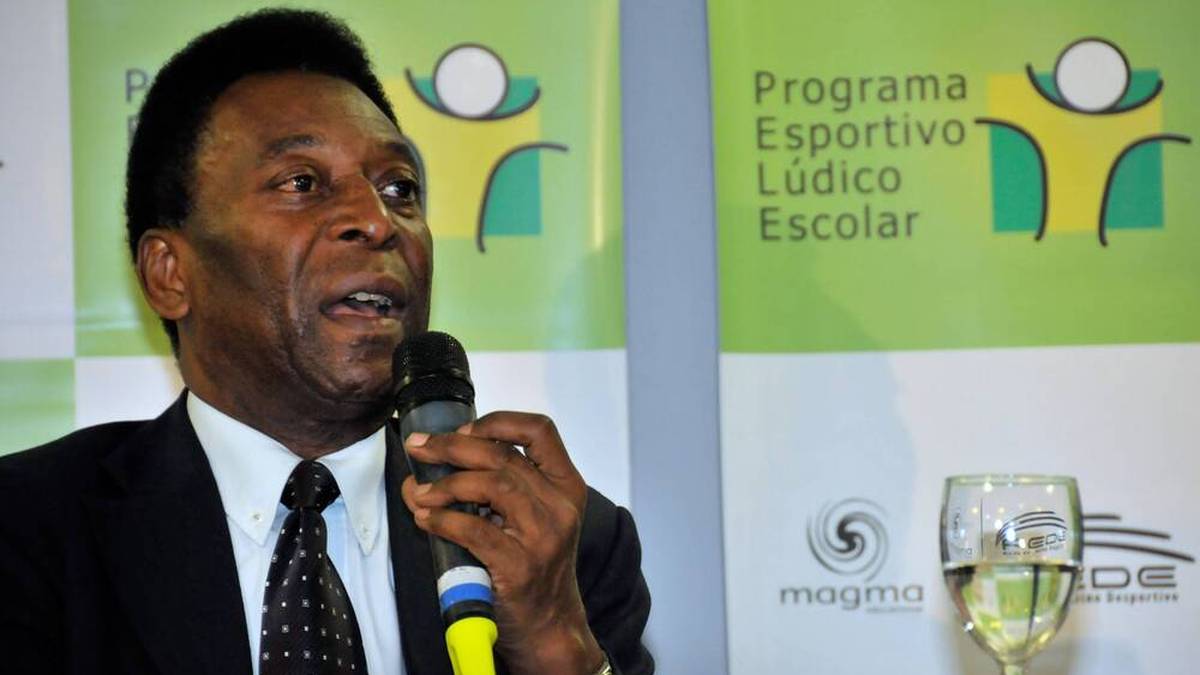 Im hohen Alter war Pelé noch ein sehr gefragter Mann. Das brasilianische Idol war als "Staatsmann des Fußballs" in aller Welt unterwegs und betreute in seiner Eigenschaft als UN-Sonderbotschafter weltweit zahlreiche internationale - aber auch lokale - Entwicklungsprojekte.

