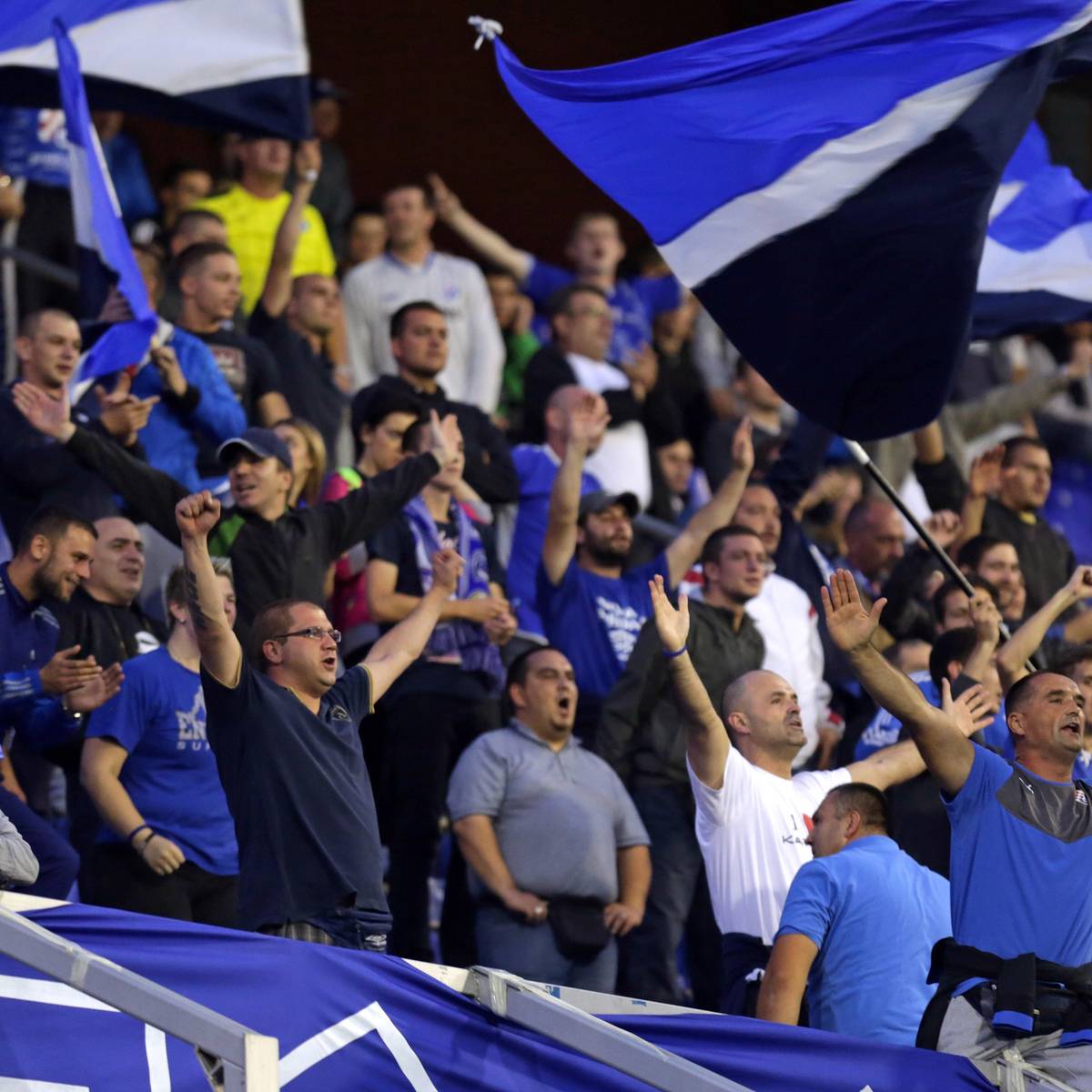 Fans Von Dinamo Zagreb Randalieren In Turin