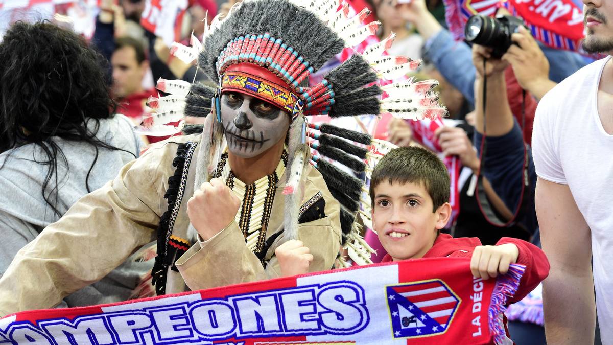 Etwas ausgefallener geben sich die Fans von Atletico. Campeones? Noch ist es langer Weg bis zum Titel...