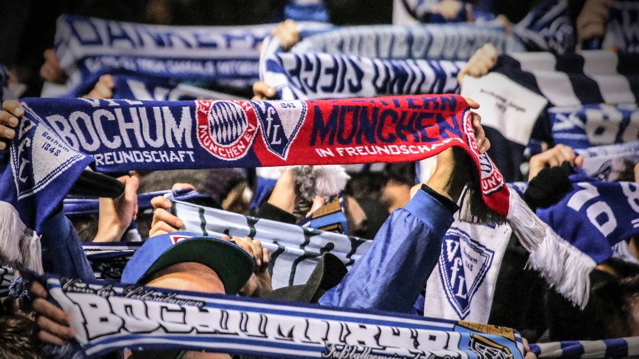 Fans des VfL Bochum mit FCB-Freundschaftsschal