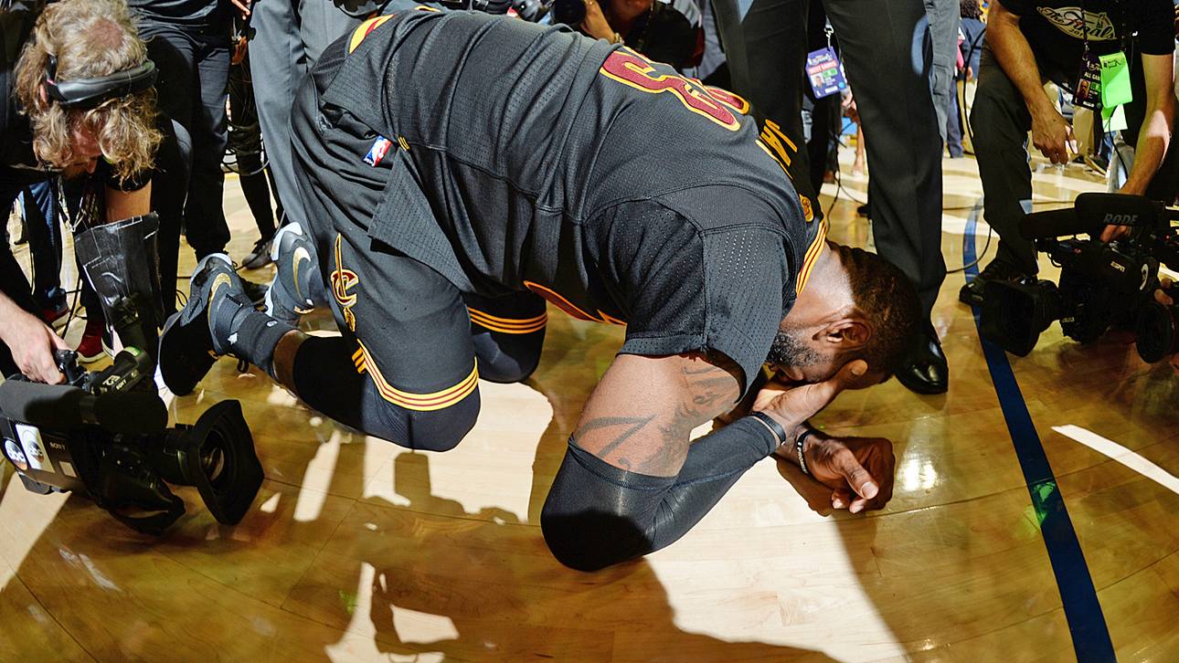 James löst sein Versprechen ein