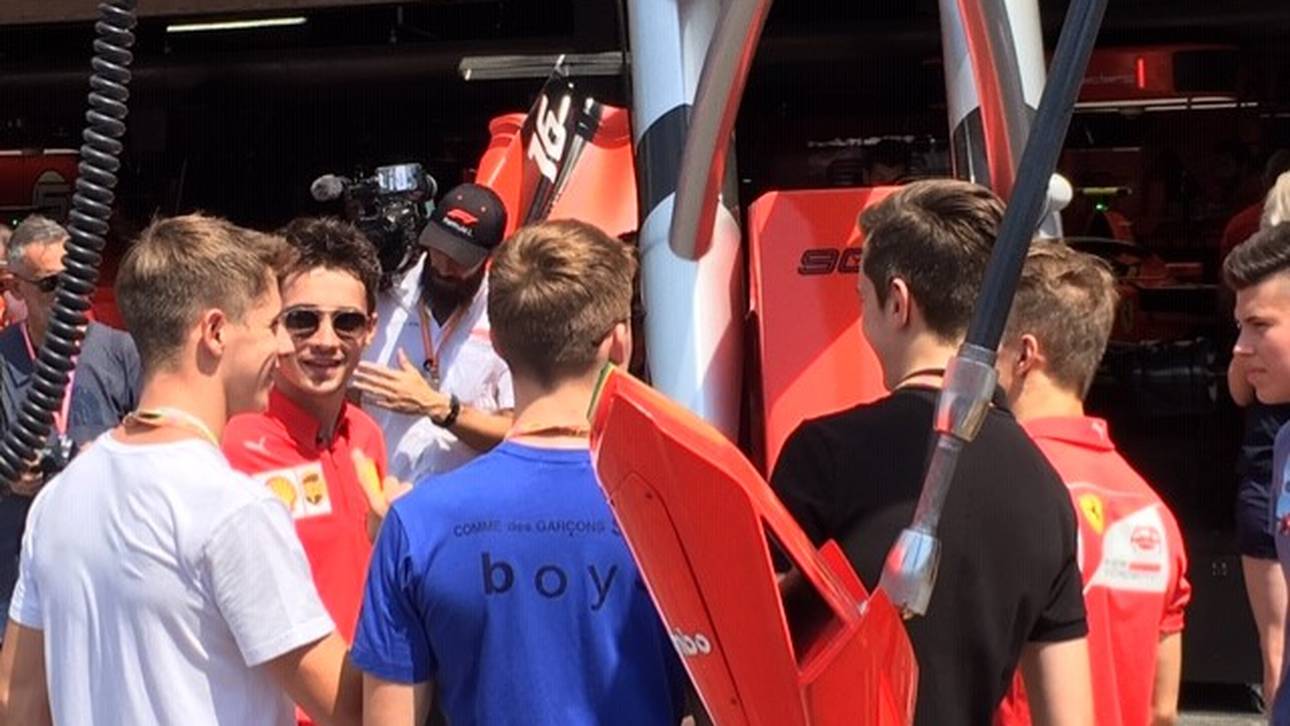 Charles Leclerc fungiert als Ferrari-Gastgeber für den Formel-4-Nachwuchs