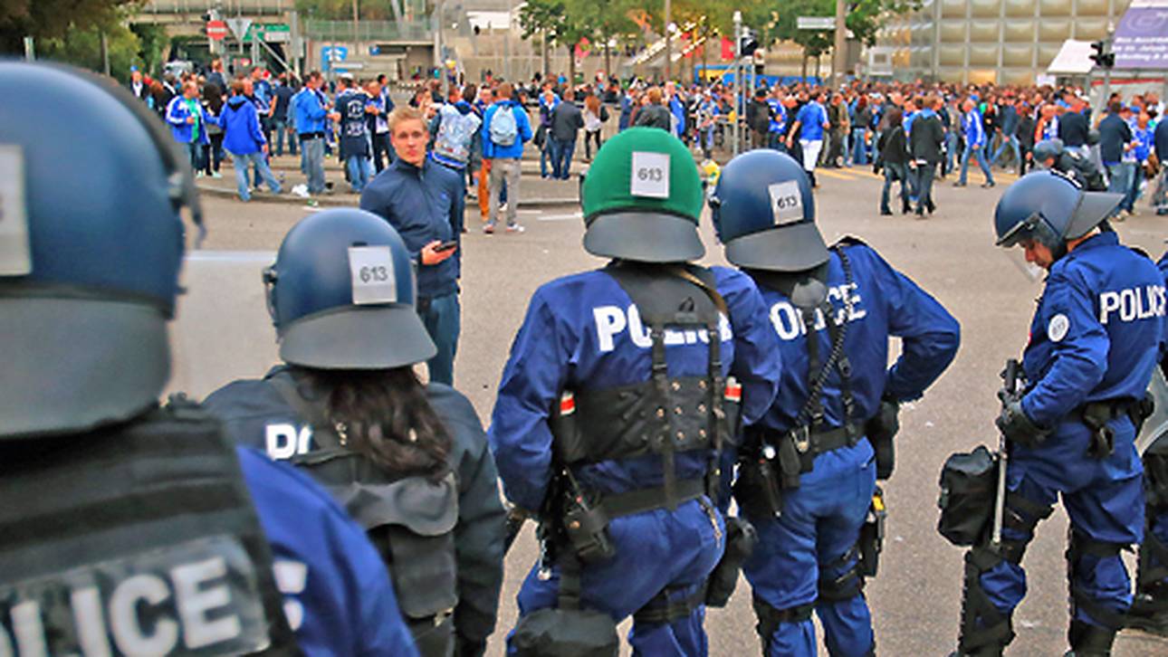 Polizei greift beim Derby hart durch