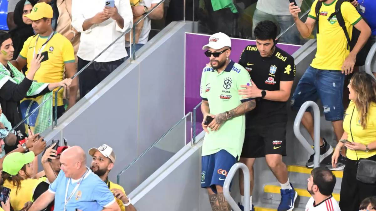 Ein Neymar-Doppelgänger sorgt bei dem WM-Spiel von Brasilien gegen die Schweiz für Verwirrung, er legt sogar die Security rein.