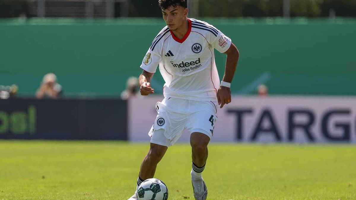 Can Uzun (19, Eintracht Frankfurt): Uzun geht in sein zweites Jahr bei Eintracht Frankfurt und nach den Abgängen von Omar Marmoush und Hugo Ekitiké rückt der 19-Jährige mehr ins Rampenlicht. Er kann sowohl zentral hinter dem Stürmer als auch im Halbraum bzw. auf dem Flügel agieren. 