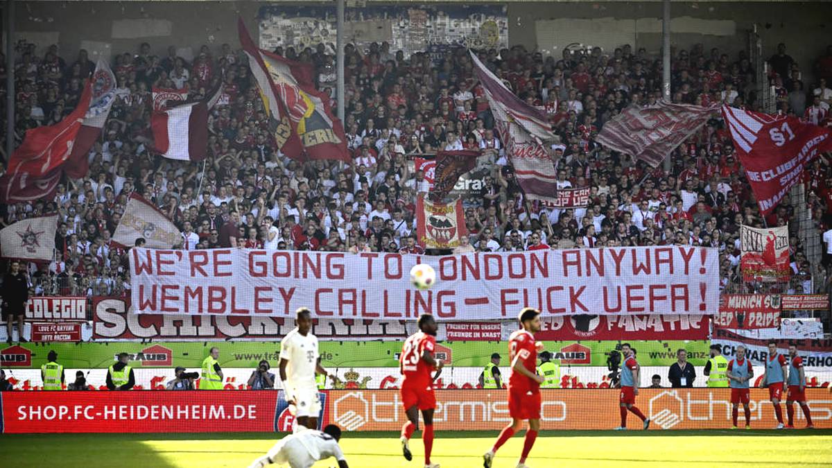 Die Bayern-Fans mit einer eindeutigen Botschaft