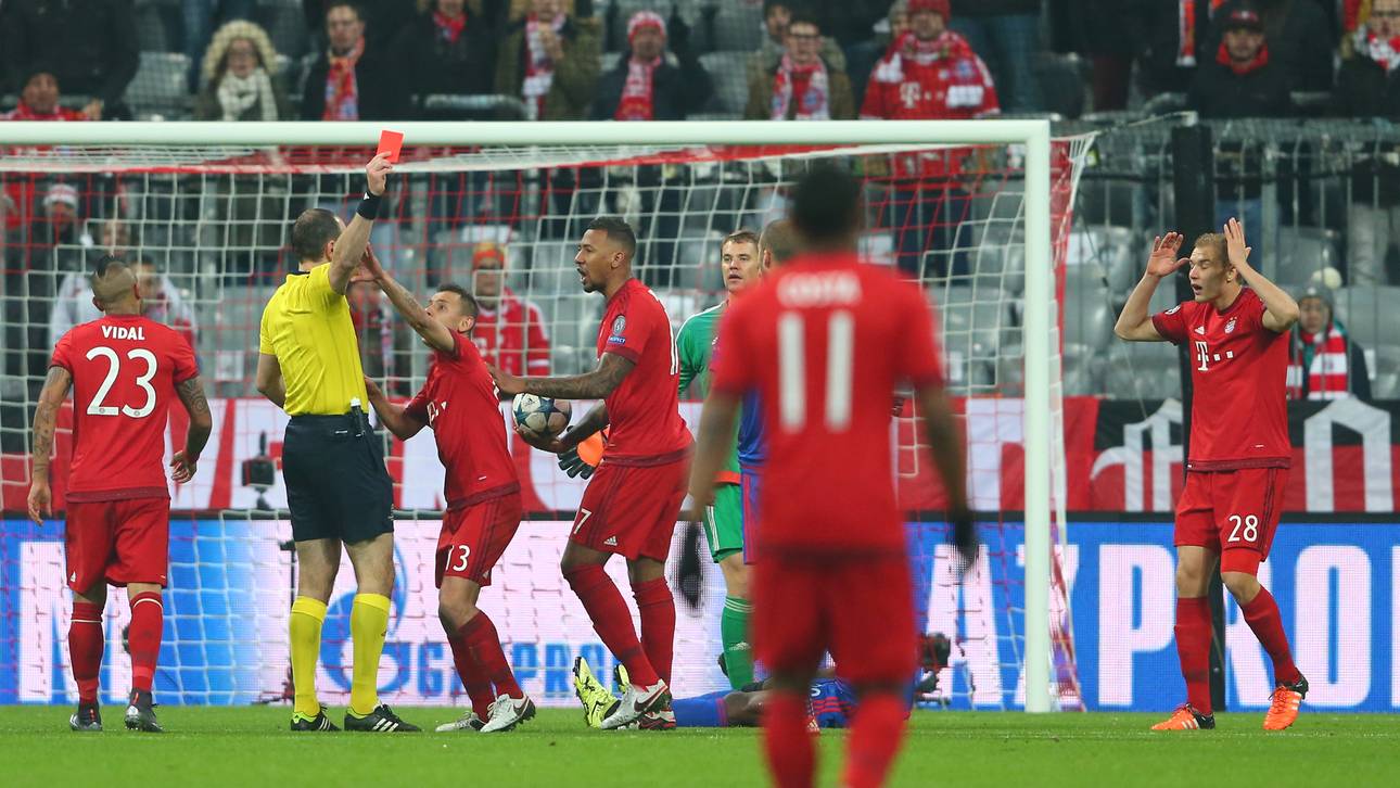Holger Badstuber sieht Rot