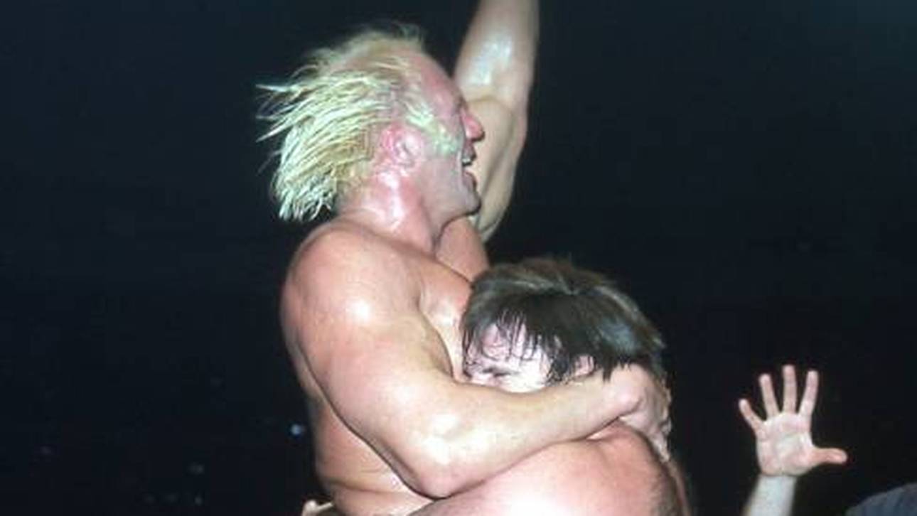 Superstar Billy Graham (l.) in einem Match gegen Bruno Sammartino 1975