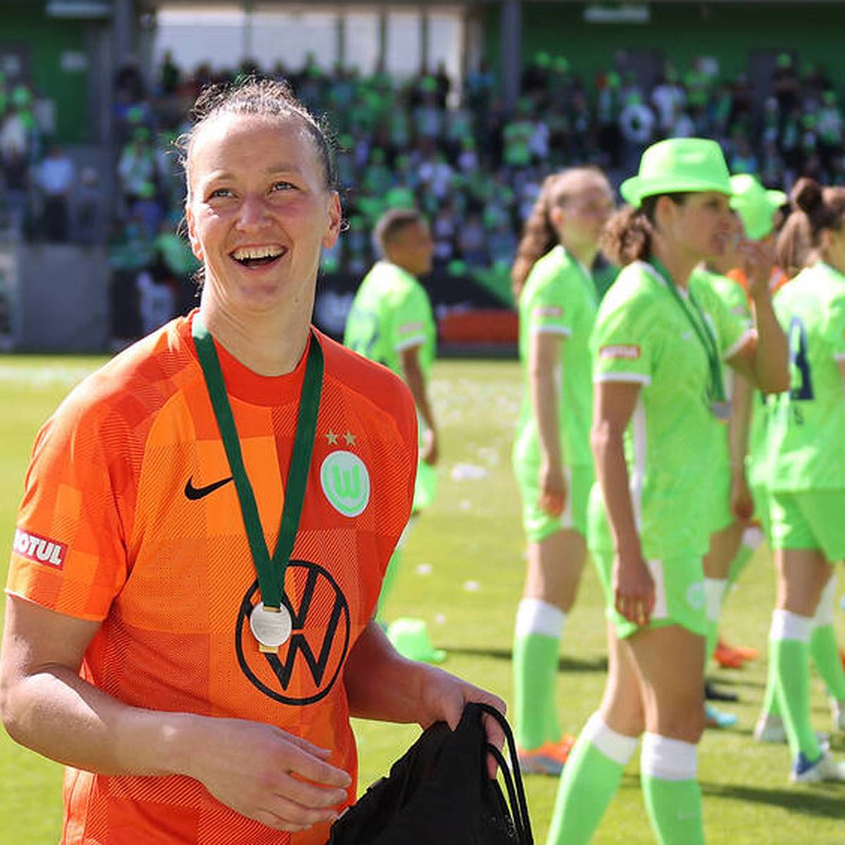 Im DFB-Pokal-Finale der Frauen sind die Rollen klar verteilt: Meister VfL Wolfsburg kann als Favorit und Seriensieger Geschichte schreiben.
