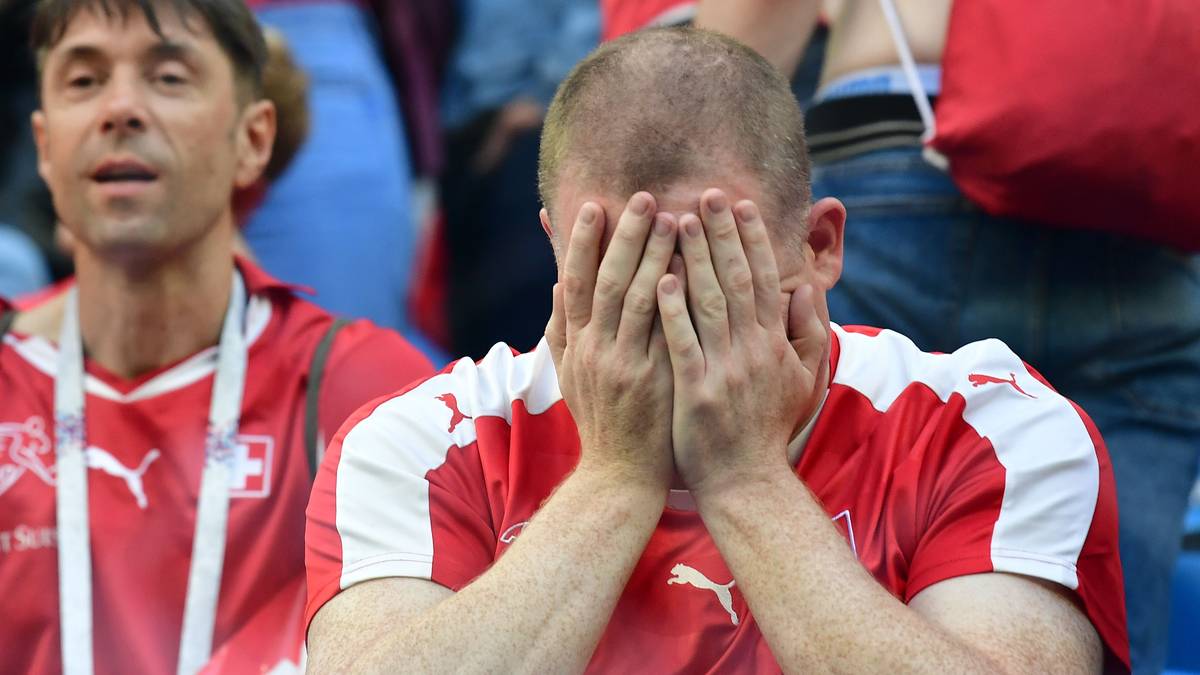 NEUE ZÜRICHER ZEITUNG: "Das Scheitern hat System. Sie dachten groß an diesem WM-Turnier, die Schweizer Fußballer, aber als es darauf ankam, spielten sie klein. Die Schweizer Nationalmannschaft der Neuzeit ist eine Erfolgsstory. Aber sie trägt schwer an ihrer Geschichte des immer wiederkehrenden Scheiterns"