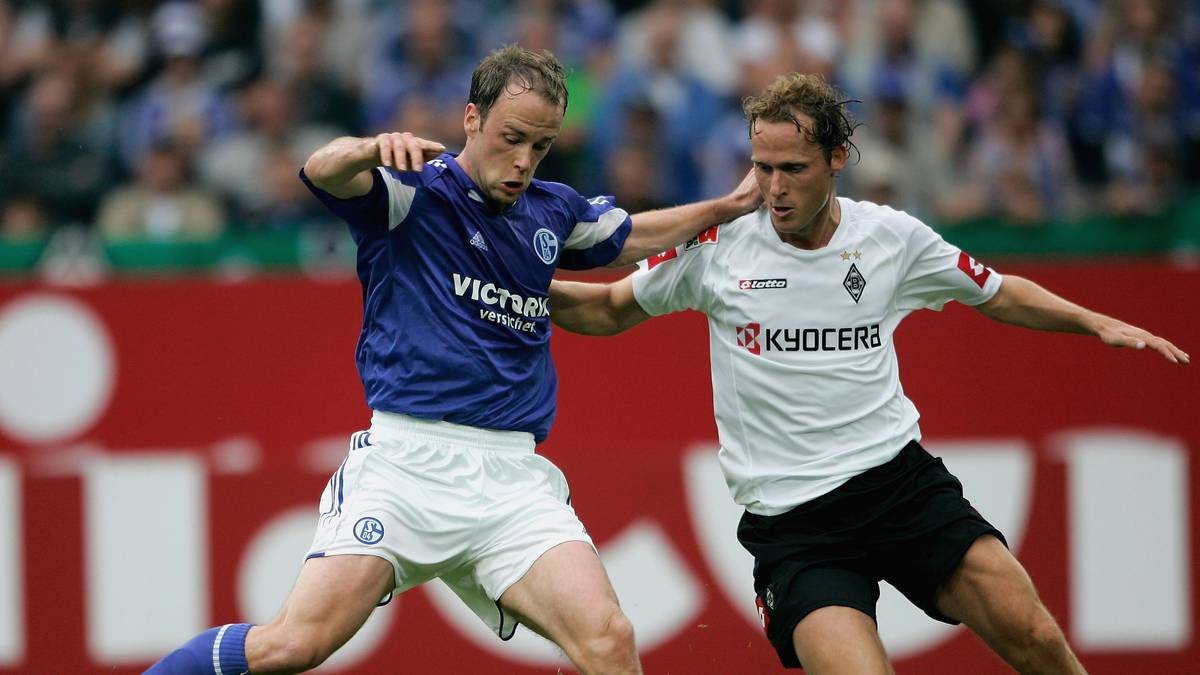 NIELS OUDE KAMPHUIS: Ablösefrei ging der Transfer von Niels Oude Kamphuis am 1. Juli 2005 vonstatten. Nach 173 Partien für die Knappen folgten nur noch 13 für Gladbach in der Bundesliga, ehe es den Niederländer im Sommer 2006 in die Heimat zu Twente Enschede zog, wo er 2008 seinen Rücktritt erklärte 