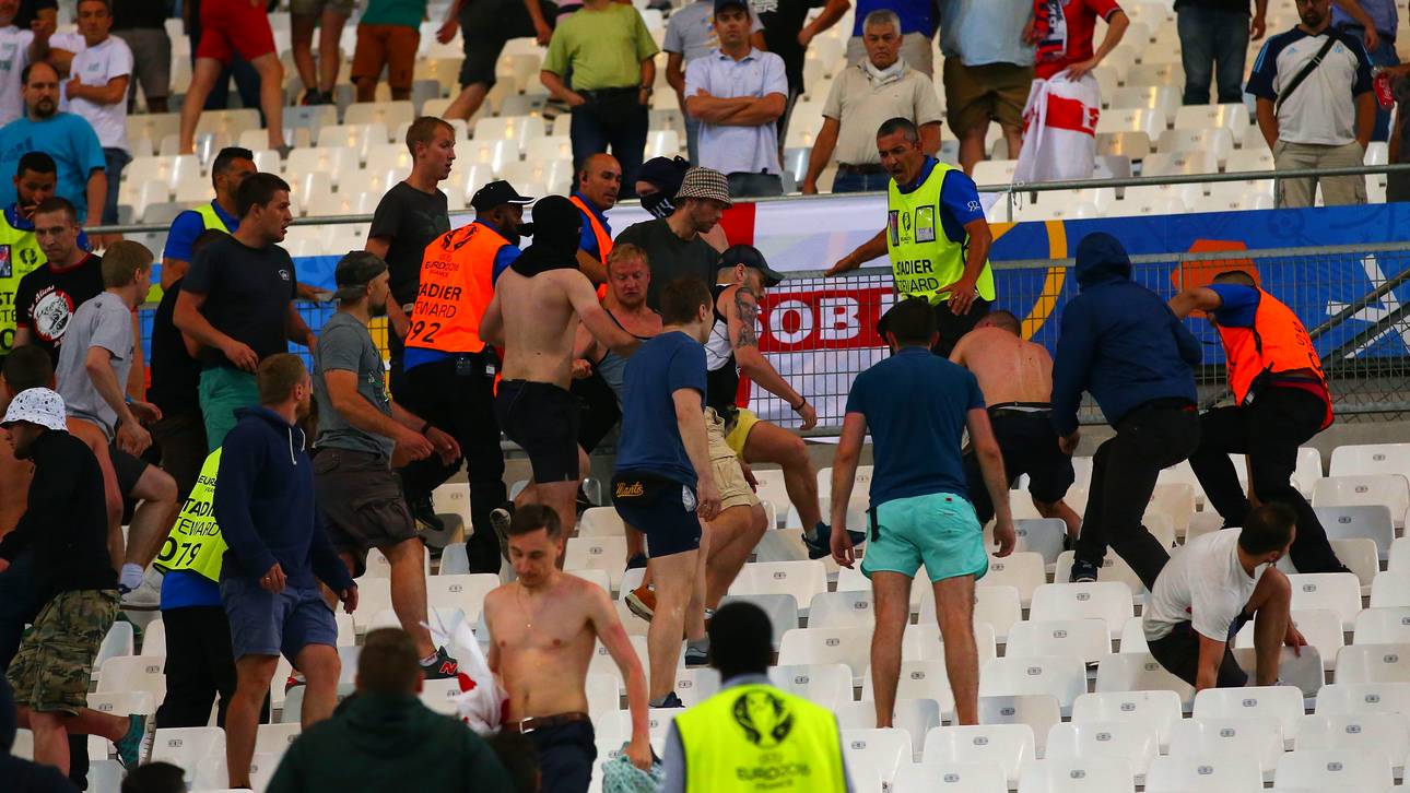 Bundespolizei nimmt Hooligan fest