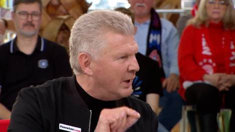 Manuel Neuer wird gegen den FC St. Pauli mit einem Schuss auf die kurze Ecke überwunden. SPORT1-Experte Stefan Effenberg verteidigt den Bayern-Keeper vehement.