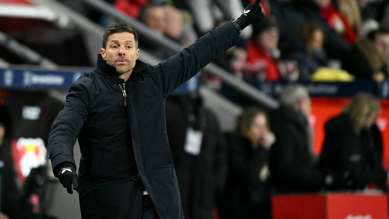 Alonso coacht im Spiel gegen die Bayern