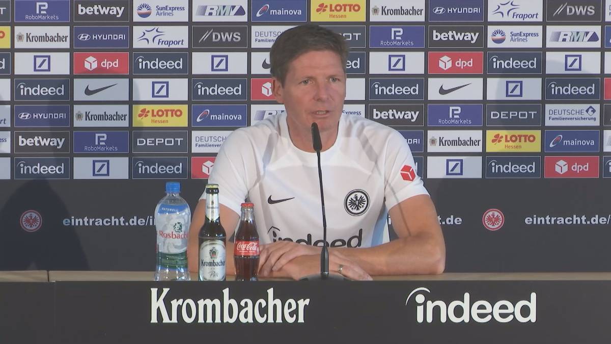Auf der Pressekonferenz verrät Eintracht-Trainer Oliver Glasner, wie der Transfer von Mario Götze verlief und was der Klub nun mit ihm vor hat. 