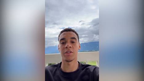Jamal Musiala richtet via Instagram Worte an seine Fans. Er äußert sich auch zum Streitthema, ob Gianluigi Donnarumma Schuld an der Verletzung des Bayern-Stars trägt.