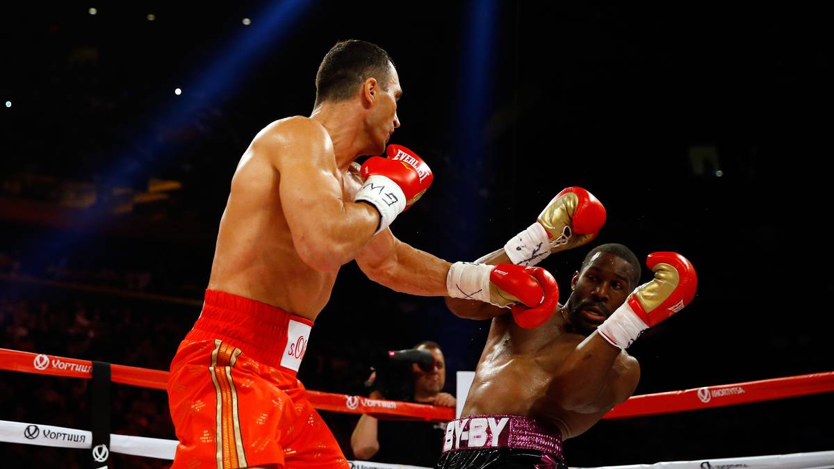 Sieben Jahre nach seinem zuvor letzten Kampf in New York kämpfte Klitschko allerdings genau auf die von seinem Kritikern so gar nicht geschätzte Art und Weise: Zurückhaltend, berechnend - wieder einmal als gewiefter Stratege, aber nicht als begeisternder Boxer. Echte Treffer setzte er gegen Jennings kaum