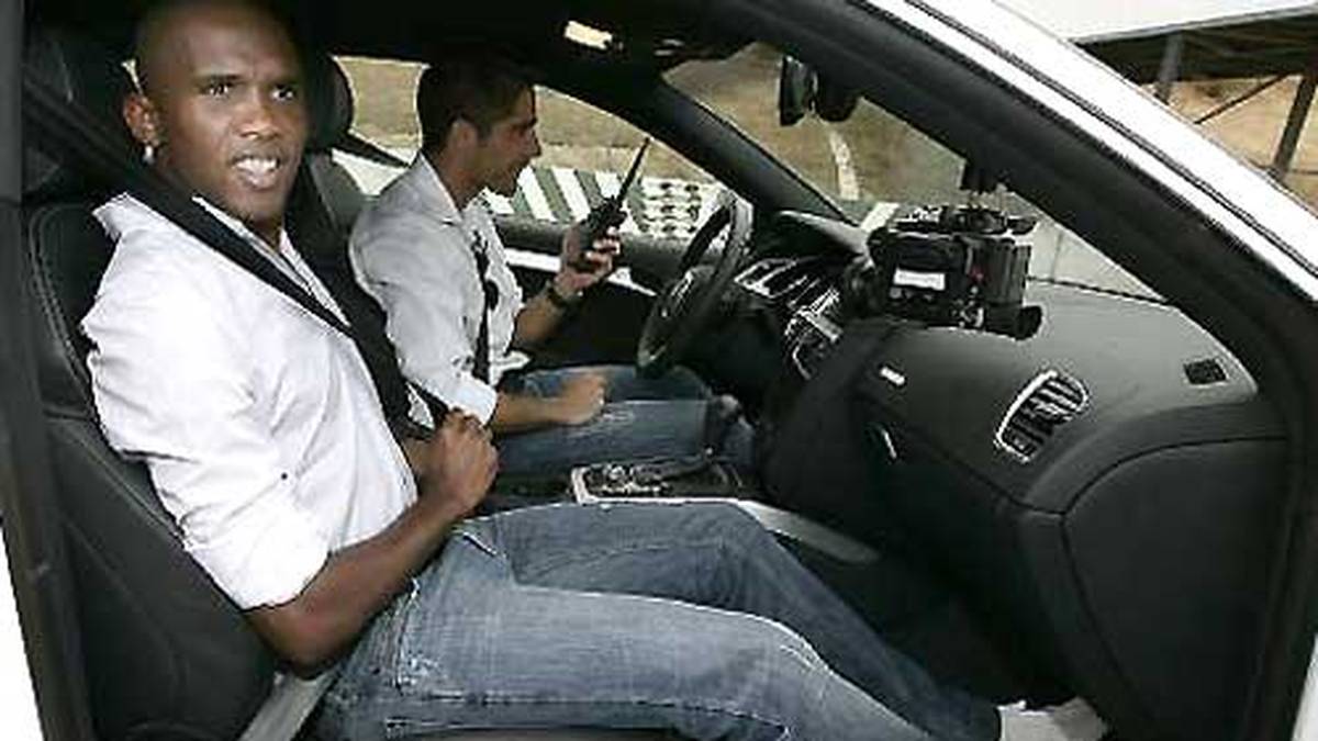 Diebe entwenden in Mailand im März 2010 ein sündhaft teures Luxusauto des ehemaligen Inter-Superstars Samuel Eto'o. Der Bentley soll einige Hunderttausend Euro wert sein