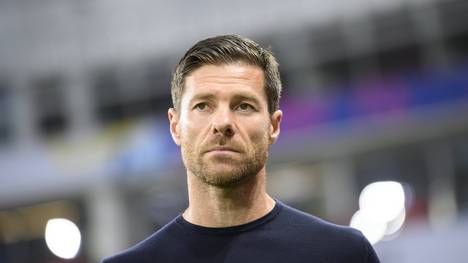 Xabi Alonso ist neuer Trainer des FC Chelsea – dies gab der englische Erstligist offiziell bekannt. Der ehemalige Coach von Bayer Leverkusen und Real Madrid unterschrieb einen Vierjahresvertrag.