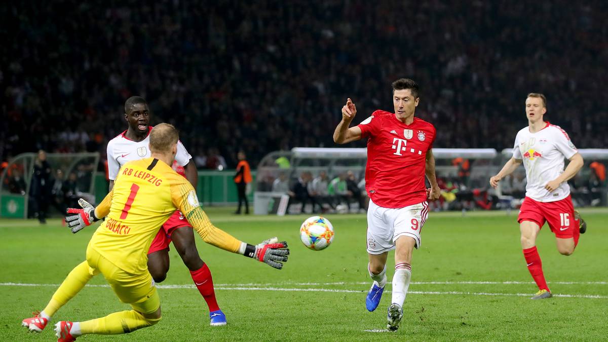Ein weiterer Stürmer würde ihm helfen. "Wenn man die Option eines zweiten Stürmers für die Mannschaft hat, ist das besser für die Mannschaft und auch für mich", sagte Lewandowski in einer Presserunde an der Säbener Straße. SPORT1 zeigt die Bilanz der bayerischen Backup-Stürmer seit der Jahrtausendwende 