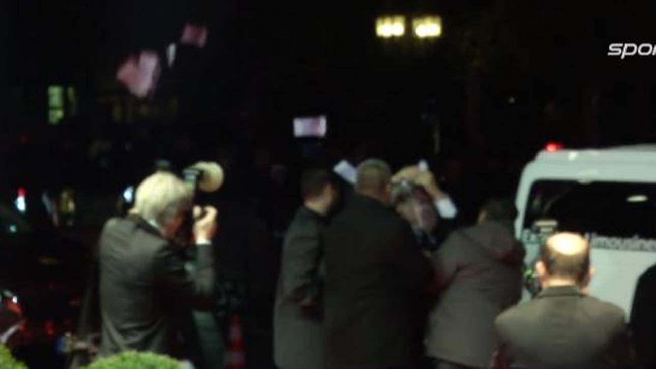 Niersbach-Imitator wirft mit Geld