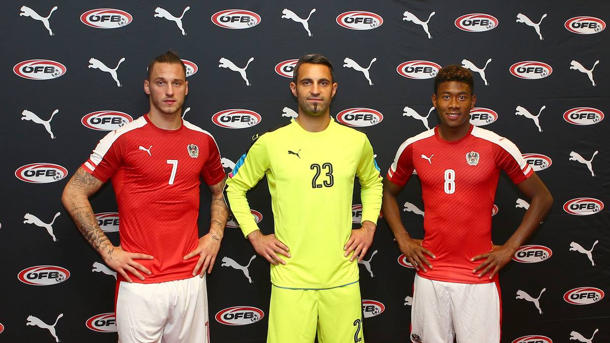 ÖSTERREICH: Österreich kickt im eng anliegenden und knallroten Puma-Trikot. Das Outfit der Alpenrepublik zieht garantiert Blicke auf sich!