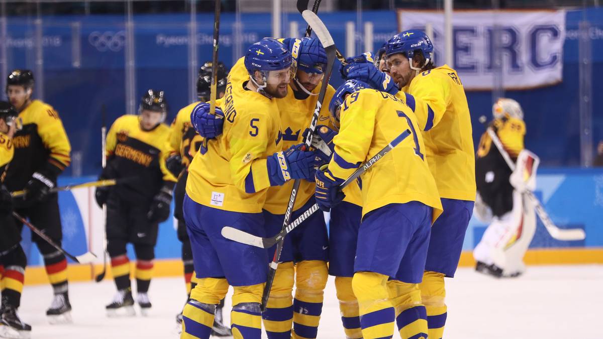 PLATZ 3 - SCHWEDEN: Die Skandinavier treten überwiegend mit Spielern an, die in Nordamerika unter Vertrag stehen. Als Titelverteidiger sind die defensivstarken "Tre Kronor" zum engsten Favoritenkreis zu zählen. Ein Playmaker wie William Nylander im Vorjahr fehlt, vielleicht kann Mika Zibanejad diese Rolle übernehmen