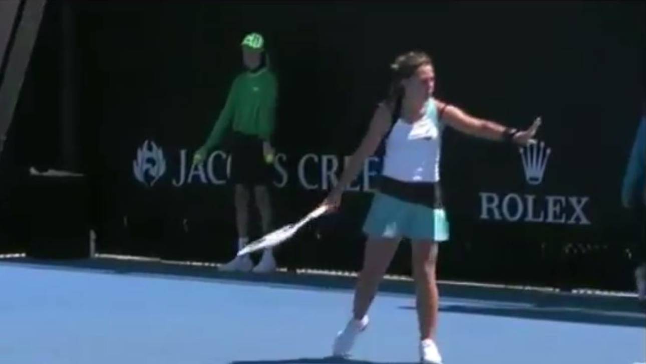 Ballkind getroffen! Spielerin fliegt