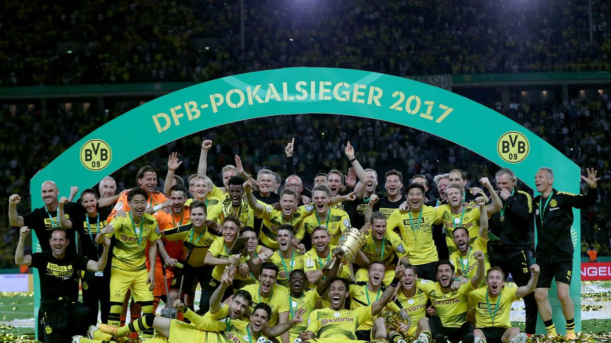 Trotzdem beendet der BVB die Saison versöhnlich und gewinnt endlich wieder einen Titel. Der DFB-Pokalsieg 2017 beruhigt Verein und Fans nach fast fünf Jahren ohne einen Triumph