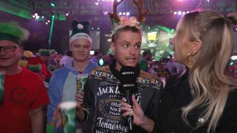 Die Fans im Ally Pally sind immer für besondere und kuriose Momente zu haben. Einige fliegen sogar mit einer eingeschweißten Gans für Weihnachten im Handgepäck.