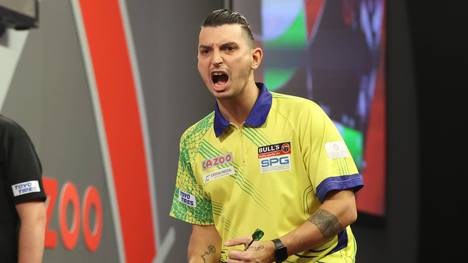 Bitterer Tag für Diogo Portela. Der Darts-Profi veröffentlicht in den sozialen Medien einen Witz und verliert in der Folge alle seine Sponsoren.