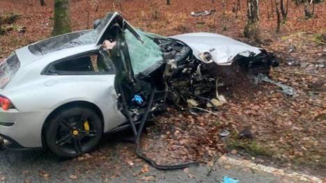 Der Ferrari des 34-Jährigen nach dem Unfall