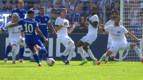 Der FC Schalke 04 zieht in die 2. Runde des DFB-Pokals ein. Ein Doppelschlag kurz nach der Pause bringt die Gäste gegen den FC 08 Villingen auf Kurs.