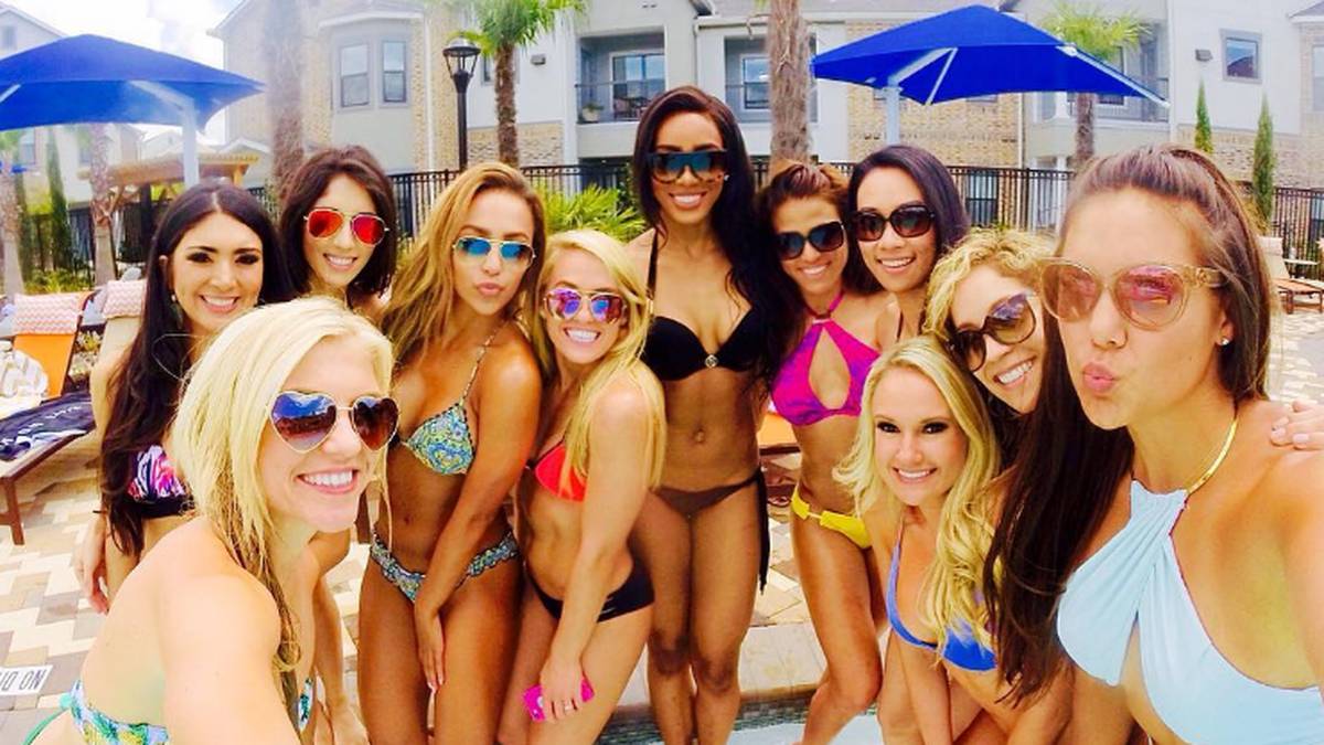 Auch beim Entspannen am Pool sieht man sie gemeinsam