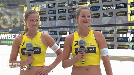 Die Zwillinge Lena und Sarah Overländer scherzen nach ihrem Finalsieg über ihre last-minute Qualifikation für Timmendorfer Strand.