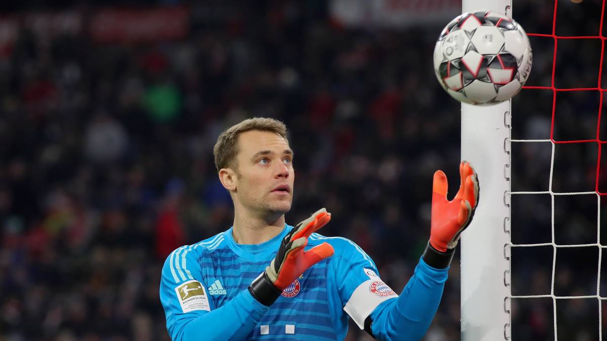 PLATZ 2 - MANUEL NEUER (Deutschland): "Koan Neuer" wollten die Bayern-Fans im Frühjahr 2011, doch sie bekamen ihn trotzdem. Und sollten es nicht bereuen. Mit dem Gelsenkirchener im Tor wurden die Münchner sechsmal Meister, viermal Pokalsieger. Als Krönung gab es das Triple 2013