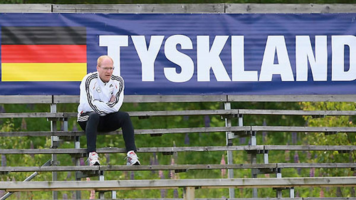 Darunter befinden sich anscheinend Schmuck und HiFi-Geräte. Ein kompletter Tresor wird aus der Wand gerissen. Sammer befindet sich während der Tat mit seiner Familie in einem Restaurant und kommt mit dem Schrecken davon