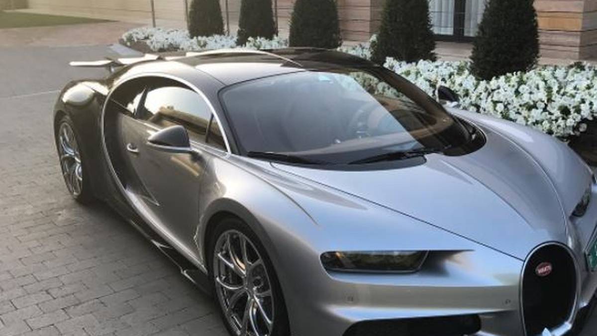 ...und präsentiert seinen Fans auf Instagram seinen Bugatti Chiron. Die 1600-PS-Schönheit kostet zwischen 2,5 und 3 Millionen Euro