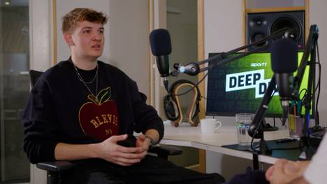 Im SPORT1-Podcast "Deep Dive" spricht SPORT1-Moderator Lenny Peteanu mit dem Amputiertenfußball-Nationalspieler Jonas Lappe. Dieser berichtet über den Umgang mit gehandicapten Personen. 