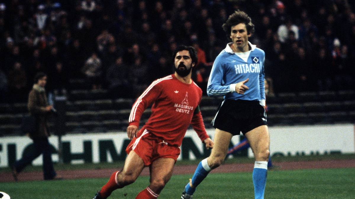 ... denn niemand übertrifft den "Bomber der Nation". Gerd Müller ist mit einer sagenhaften Torquote von 365 Toren in 427 Bundesliga-Spielen immer noch der Rekordtorschütze des FC Bayern. Insgesamt traf Müller in 575 Pflichtspielen 515 Mal