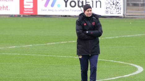 Bayer 04 Leverkusen befindet sich gerade in einer Krise: die Ergebnisse stimmen gar nicht. Der Sportgeschäftsführer Simon Rolfes spricht klar über die Ziele. 