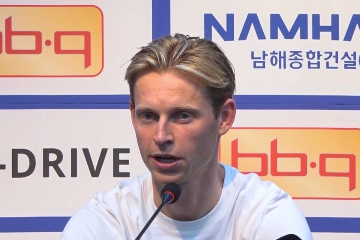 Die Kapitänsfrage in Barcelona soll vor Saisonstart von den Spielern entschieden werden. Frenkie de Jong erklärt nun, dass für ihn immer noch Marc-Andre ter Stegen der Mannschaftsführer ist.