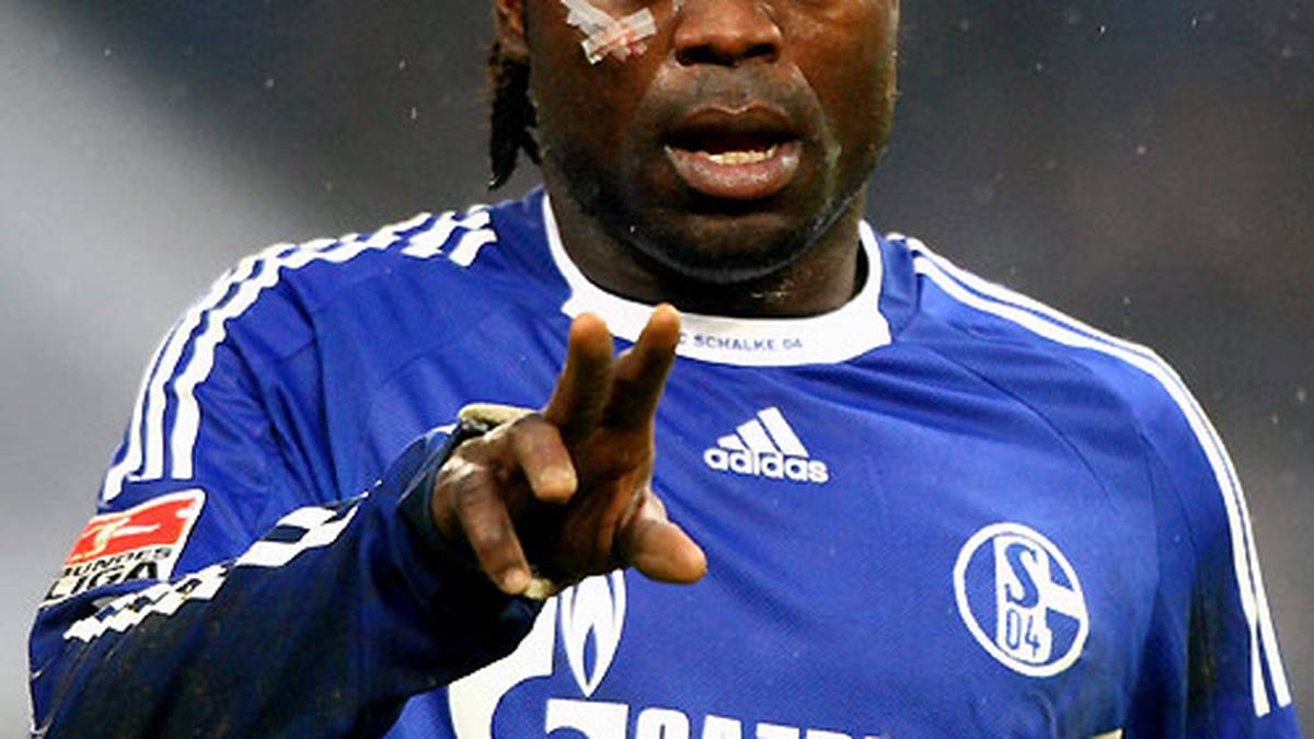 Dreiste Diebe verwüsten im Juni 2009 die Villa von Gerald Asamoah. Besonders bitter für den Ex-Nationalstürmer: Sogar seine WM-Medaillen von 2002 und 2006 sowie eine WM-Uhr von 2006 lassen die Einbrecher mitgehen