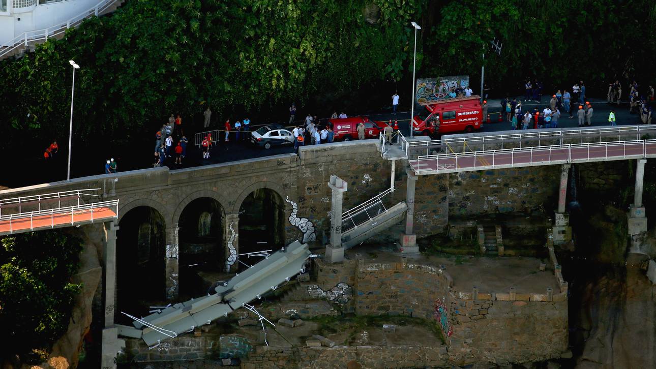 Newly Inaugurated Bike Lane Built in Rio de Janeiro Ahead of the Olympics Collapses Leaving 2 Casualties