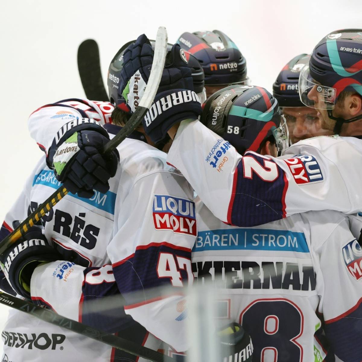 Die Eisbären Berlin haben das Topspiel bei Red Bull München gewonnen und damit ihre Tabellenführung in der Deutschen Eishockey Liga (DEL) ausgebaut.