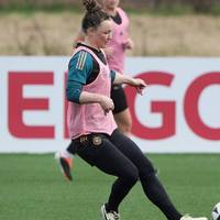 Nationalspielerin Marina Hegering fällt für die beiden  EM-Qualifikationsspiele der deutschen Fußballerinnen verletzt aus.